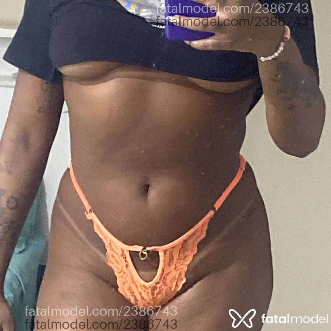 Acompanhante mulher morena (o) de olhos pretos em Macaé - Lua