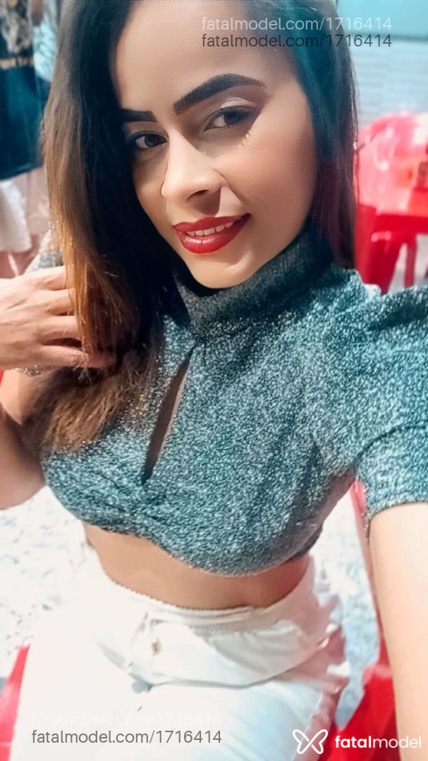 Acompanhante mulher com cabelo castanho de olhos castanhos - Penélope Acompanhante mulher com cabelo castanho de olhos castanhos - Penélope