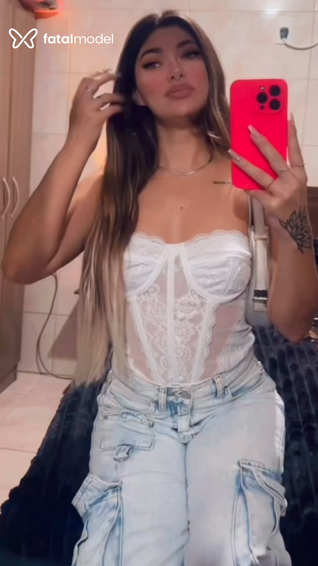 Acompanhante mulher loira (o) de olhos azuis - Bia Botelho