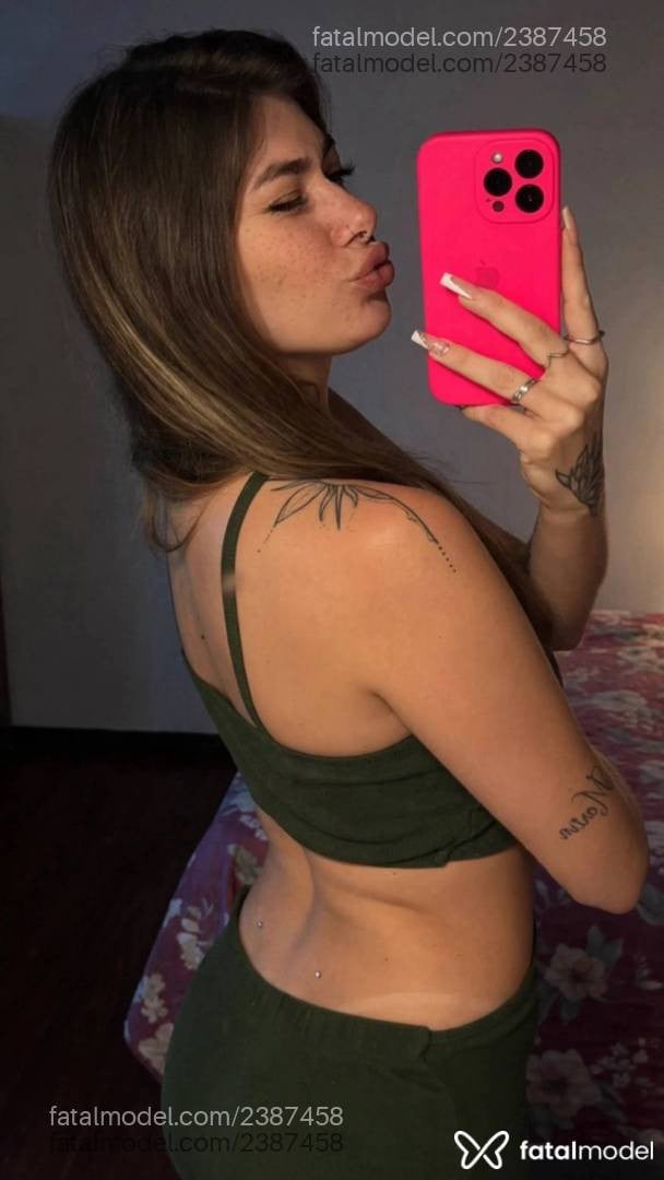 Acompanhante mulher loira (o) de olhos azuis - Bia Botelho