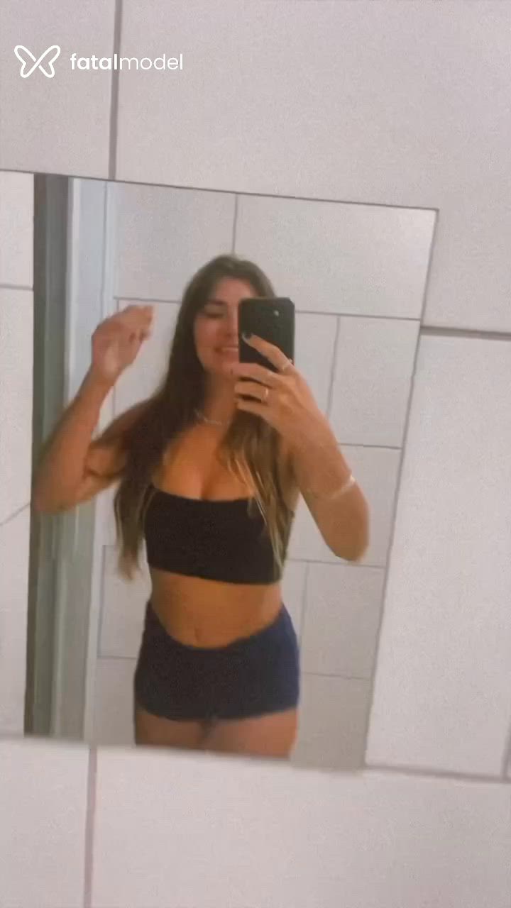 Acompanhante mulher loira (o) de olhos azuis - Bia Botelho