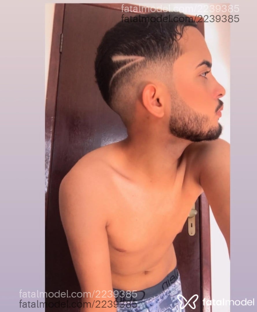 Acompanhante homem morena (o) de olhos pretos - Danzinho Acompanhante homem morena (o) de olhos pretos - Danzinho