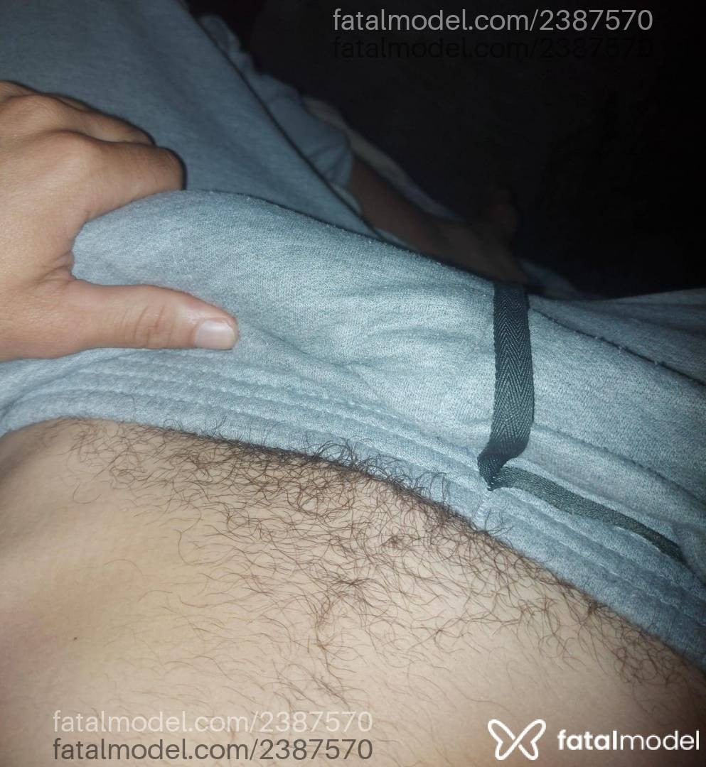 Acompanhante homem com cabelo castanho de olhos azuis - Fernandes