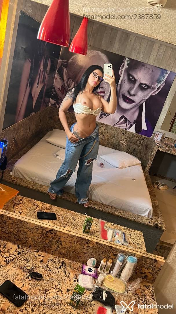 Acompanhante mulher morena (o) de olhos mel - Fernanda Acompanhante mulher morena (o) de olhos mel - Fernanda