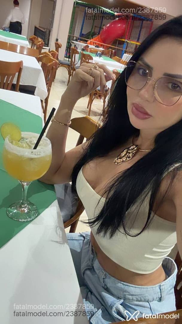 Acompanhante mulher morena (o) de olhos mel - Fernanda