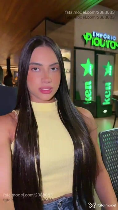 Acompanhante mulher com cabelo castanho de olhos castanhos em Balneário Camboriú - Mel