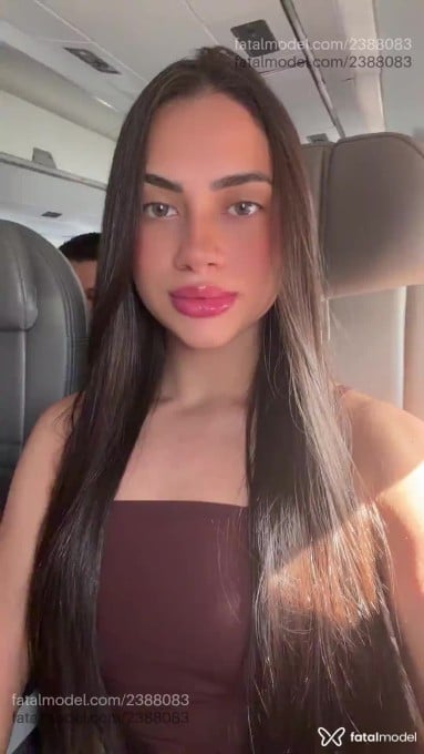 Acompanhante mulher com cabelo castanho de olhos castanhos em Balneário Camboriú - Mel