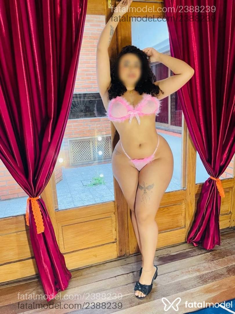 Acompanhante mulher morena (o) de olhos castanhos - Jade Ferraz