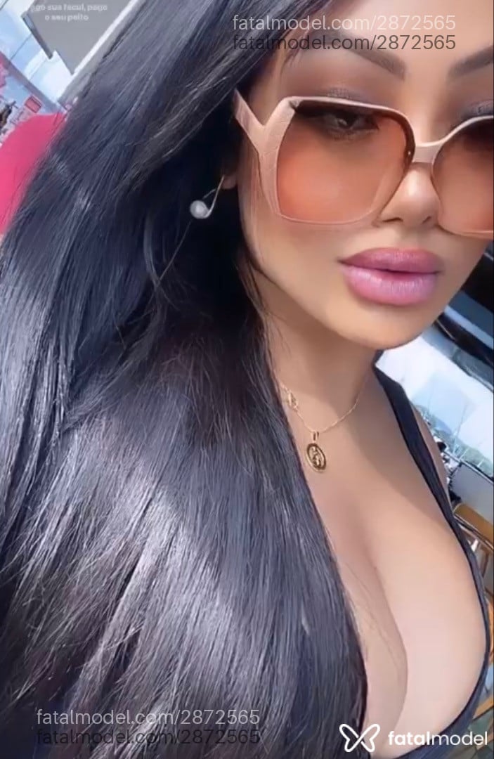 Acompanhante mulher com cabelo colorido de olhos castanhos em Pelotas - Luara