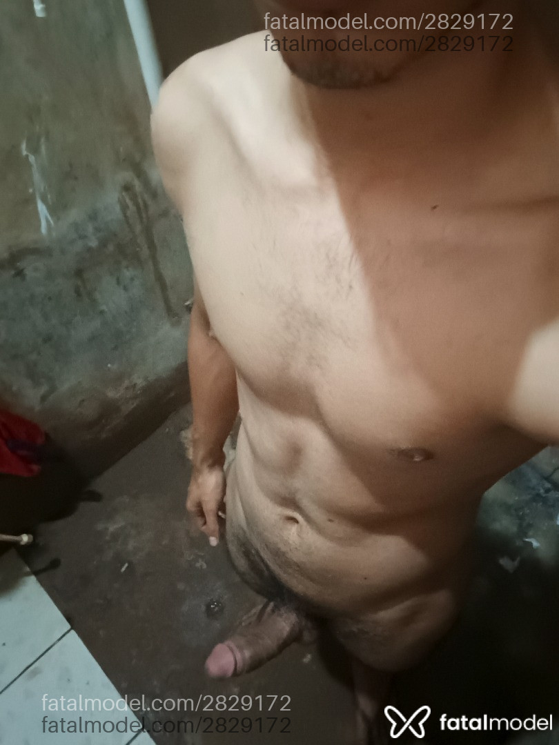 Acompanhante homem com cabelo castanho de olhos castanhos em Virtual - Matheus