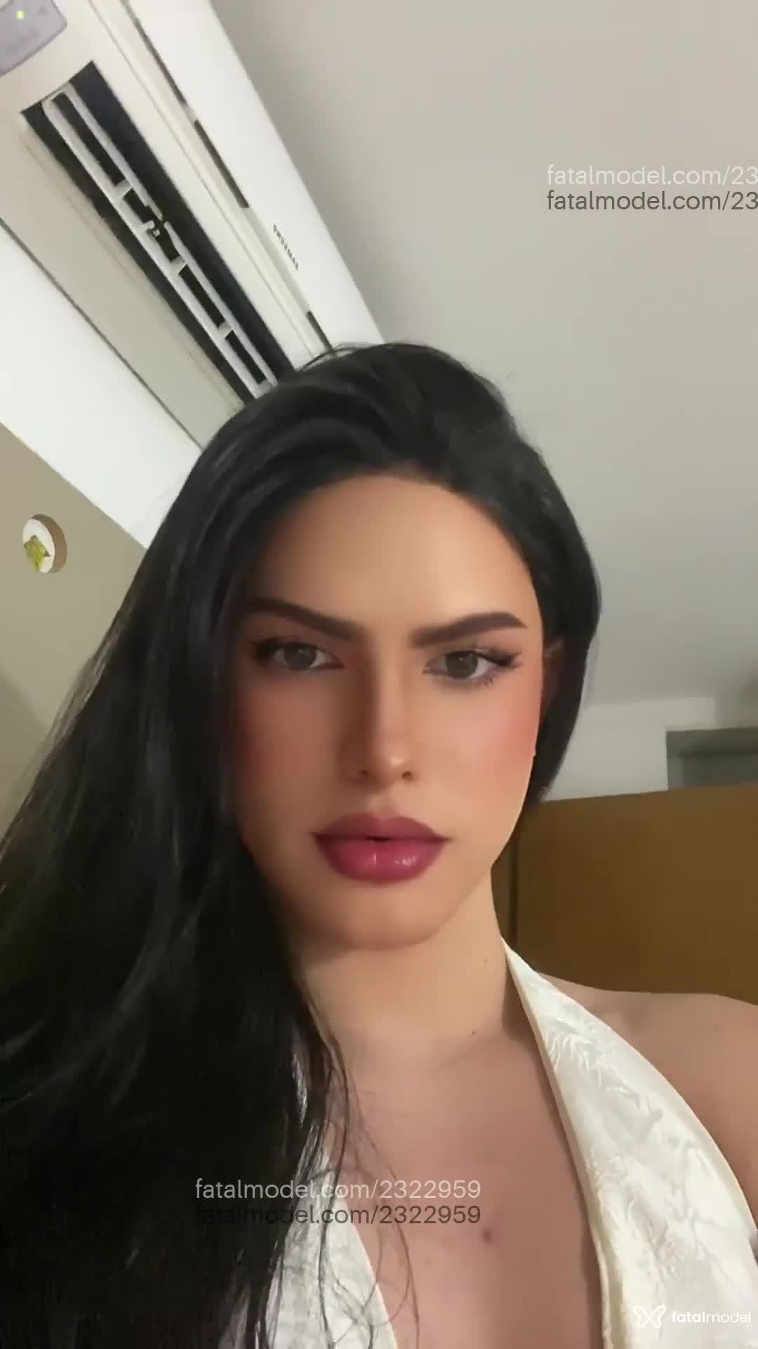 Acompanhante mulher trans morena (o) de olhos castanhos em São Paulo - Valentina