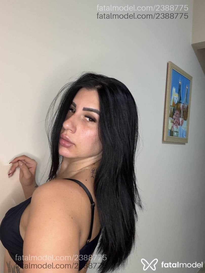 Acompanhante mulher morena (o) de olhos castanhos - Lorena