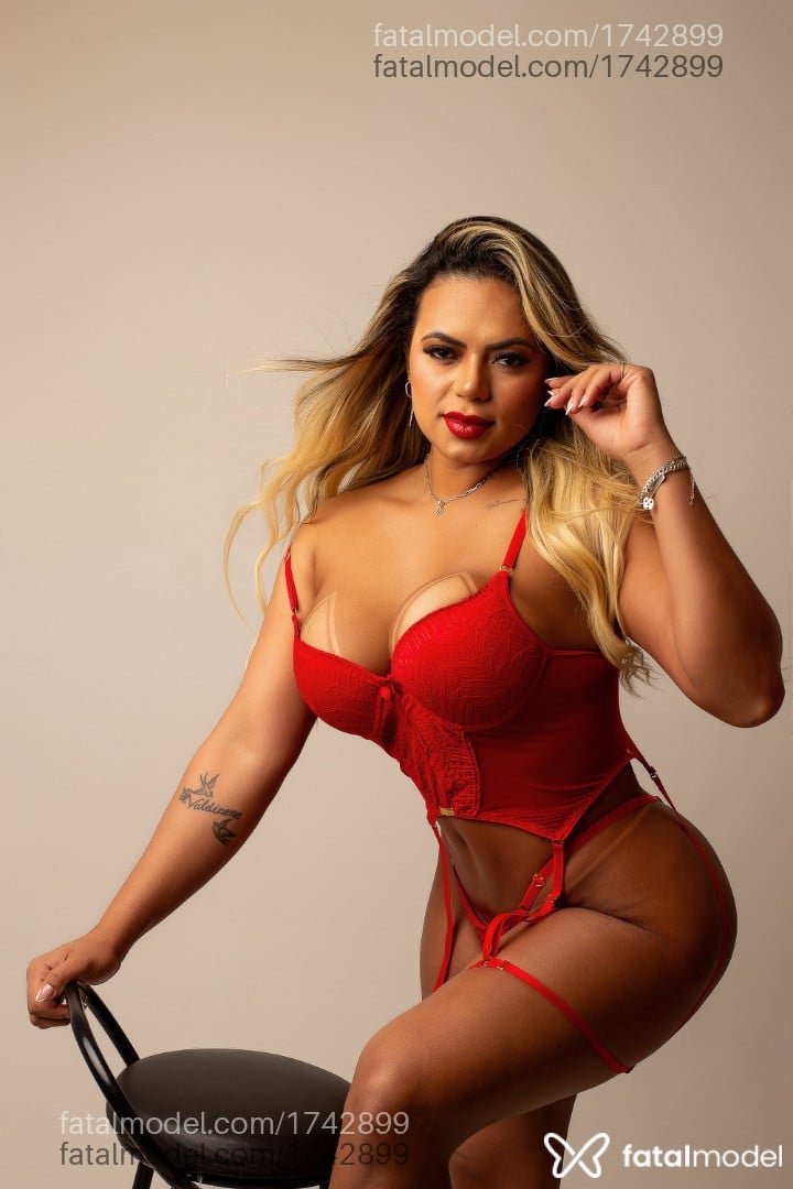 Acompanhante mulher morena (o) de olhos castanhos em Tubarão Acompanhante mulher morena (o) de olhos castanhos em Tubarão - Júlia Matarazzo