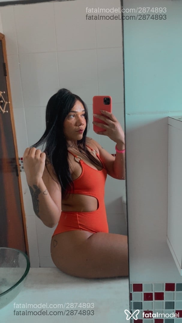 Acompanhante mulher com cabelo castanho de olhos castanhos em Praia Grande - Mia Martin