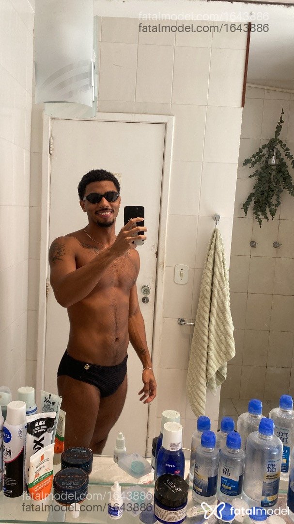 Acompanhante homem com cabelo castanho de olhos castanhos em Rio de Janeiro Acompanhante homem com cabelo castanho de olhos castanhos em Rio de Janeiro - Vitor Duarte