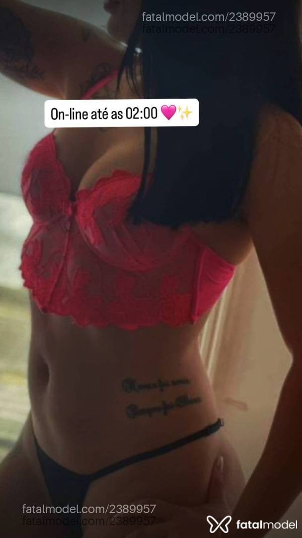 Acompanhante mulher morena (o) de olhos castanhos - Victoria