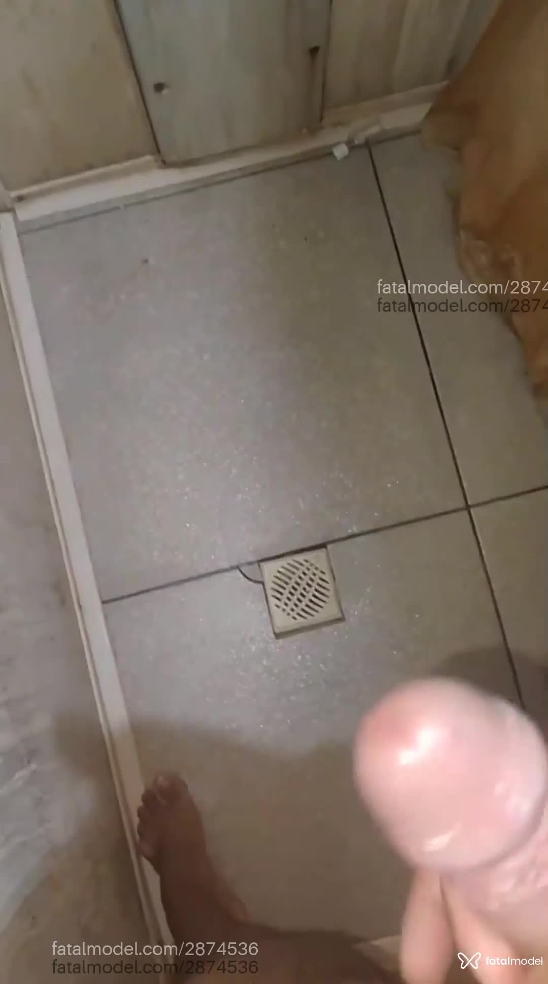 Acompanhante homem com cabelo grisalho de olhos pretos em Virtual Acompanhante homem com cabelo grisalho de olhos pretos em Virtual - Brava