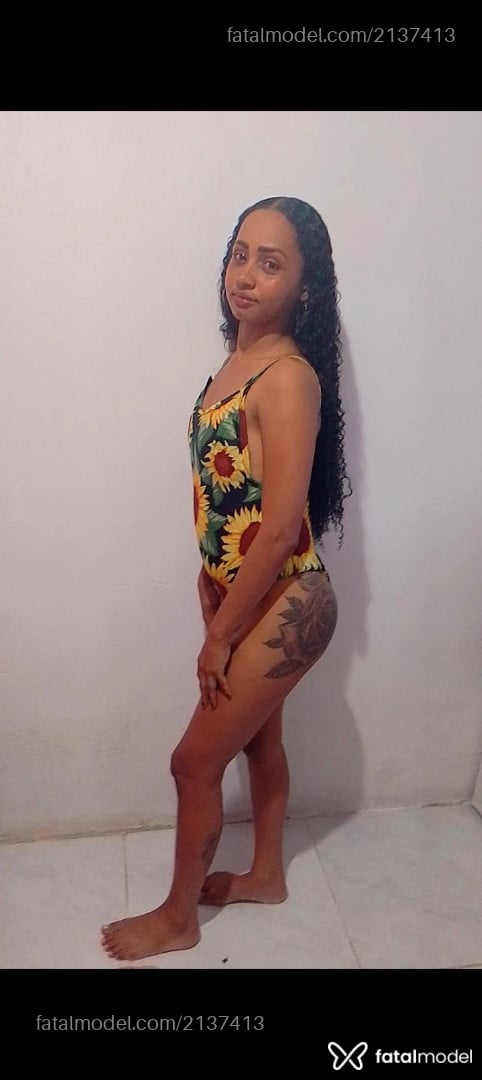 Acompanhante mulher com cabelo castanho de olhos castanhos em Florianópolis - Tieny Santos