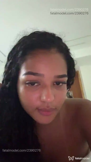 Acompanhante mulher com cabelo castanho de olhos castanhos - Alinne Acompanhante mulher com cabelo castanho de olhos castanhos - Alinne