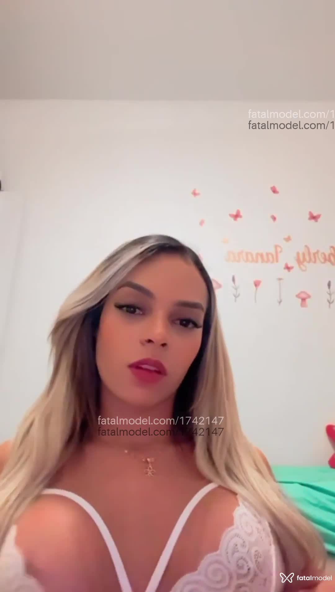 Acompanhante mulher loira (o) de olhos castanhos em Belo Horizonte - Izabella Martins