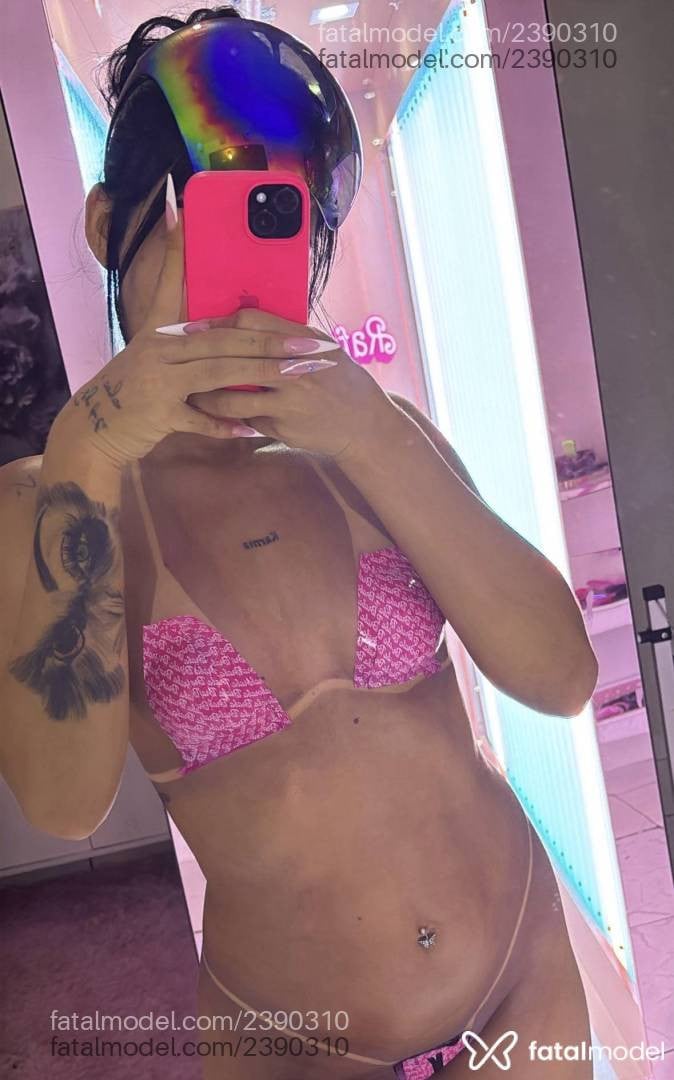 Acompanhante mulher morena (o) de olhos pretos - Karine Martins