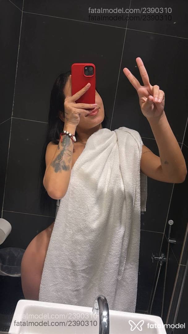 Acompanhante mulher morena (o) de olhos pretos - Karine Martins