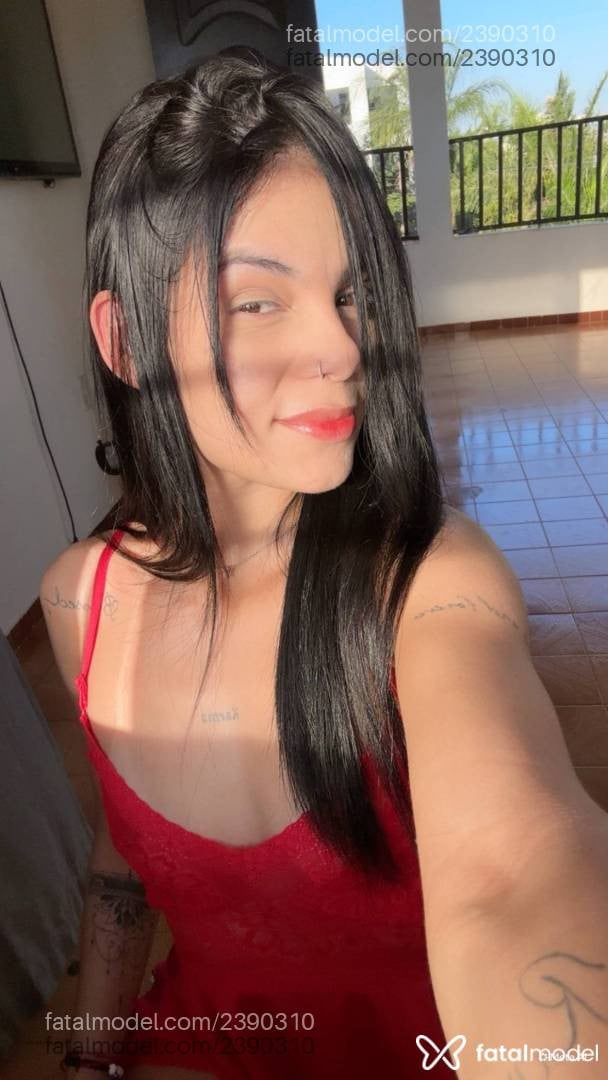 Acompanhante mulher morena (o) de olhos pretos em Rondonópolis Acompanhante mulher morena (o) de olhos pretos em Rondonópolis - Karine Martins