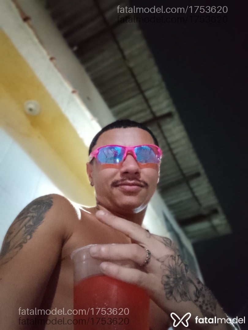 Acompanhante homem morena (o) de olhos castanhos em Duque de Caxias - Anderson