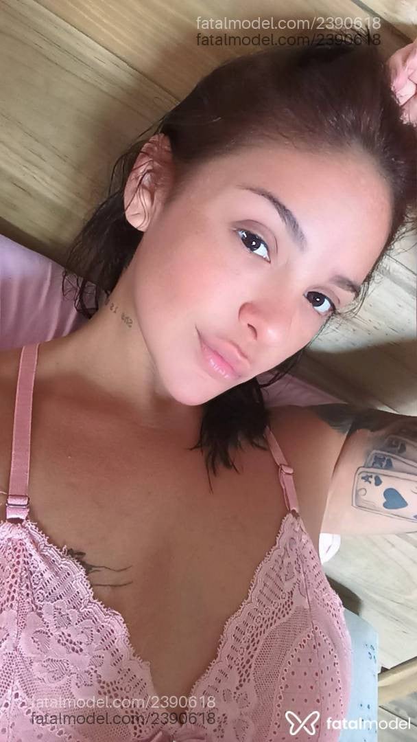 Acompanhante mulher com cabelo castanho de olhos castanhos em Garopaba - Angel