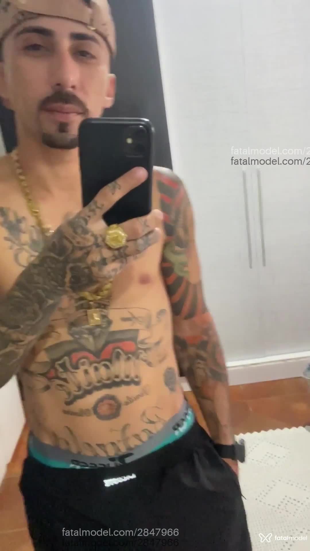 Acompanhante homem com cabelo castanho de olhos castanhos em Itajaí Acompanhante homem com cabelo castanho de olhos castanhos em Itajaí - Pirocão