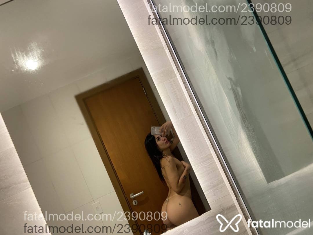 Acompanhante mulher com cabelo castanho de olhos castanhos - Kethelyn
