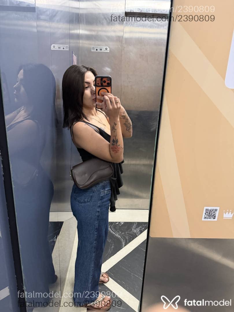 Acompanhante mulher com cabelo castanho de olhos castanhos - Kethelyn