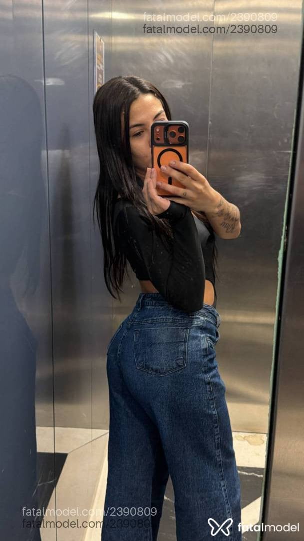 Acompanhante mulher com cabelo castanho de olhos castanhos em Macaé - Kethelyn