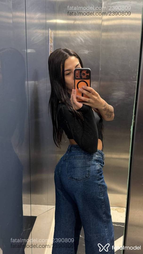 Acompanhante mulher com cabelo castanho de olhos castanhos em Macaé - Kethelyn
