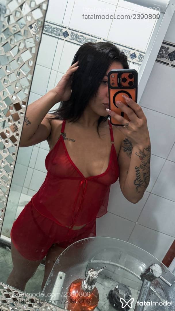 Acompanhante mulher com cabelo castanho de olhos castanhos - Kethelyn