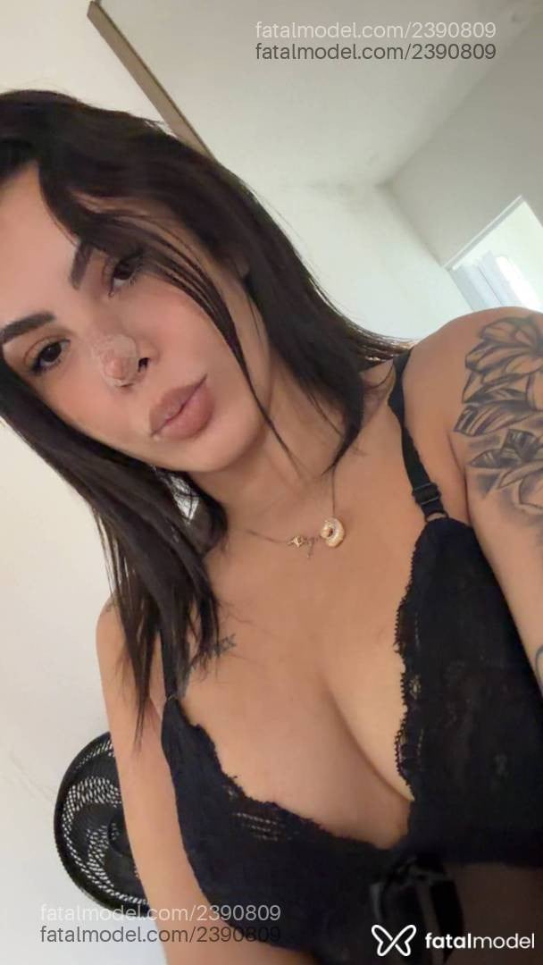 Acompanhante mulher com cabelo castanho de olhos castanhos - Kethelyn