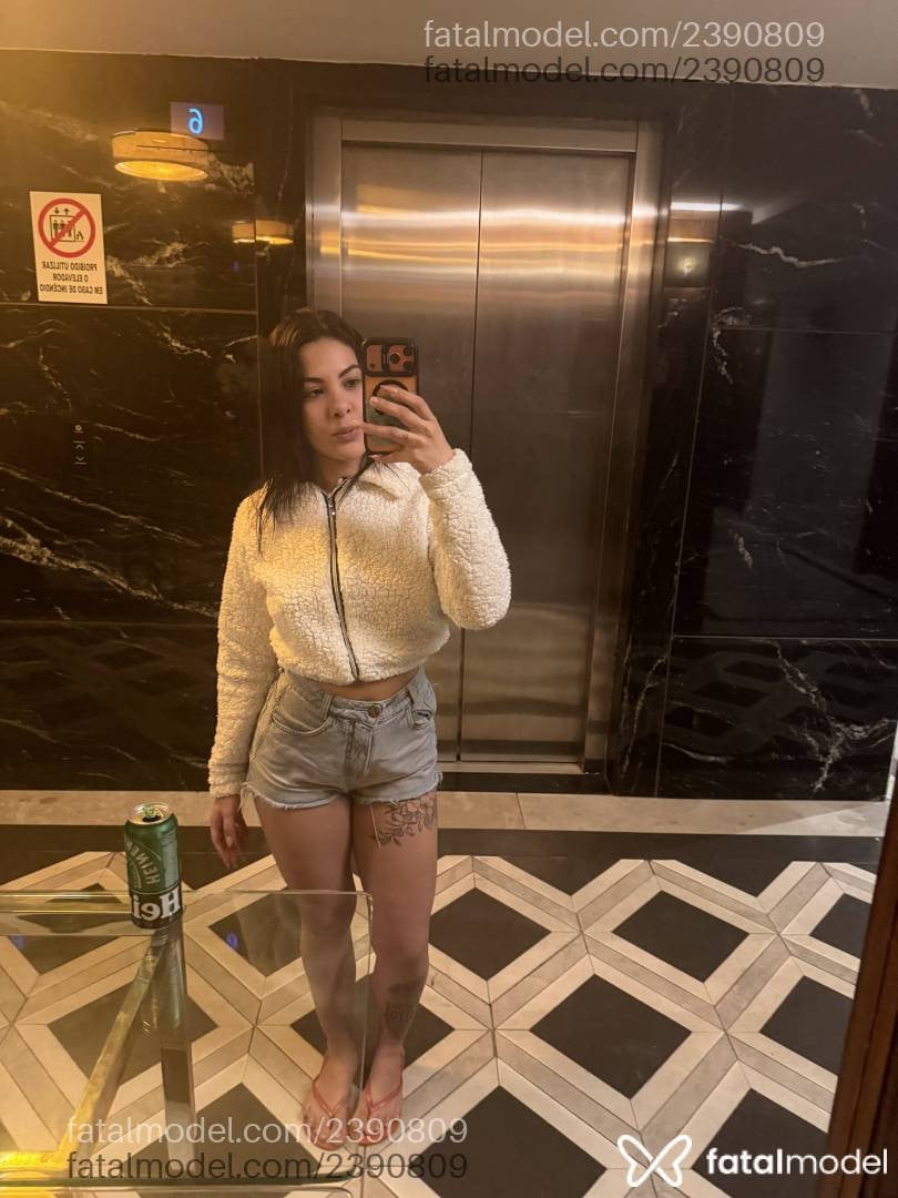 Acompanhante mulher com cabelo castanho de olhos castanhos - Kethelyn