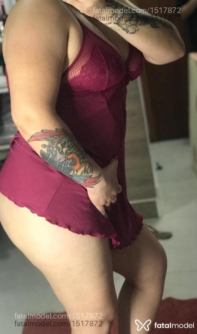 Acompanhante mulher com cabelo castanho de olhos castanhos em Imbituba Acompanhante mulher com cabelo castanho de olhos castanhos em Imbituba - Paola