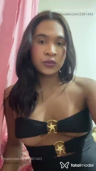 Acompanhante mulher trans morena (o) de olhos castanhos - Hellian