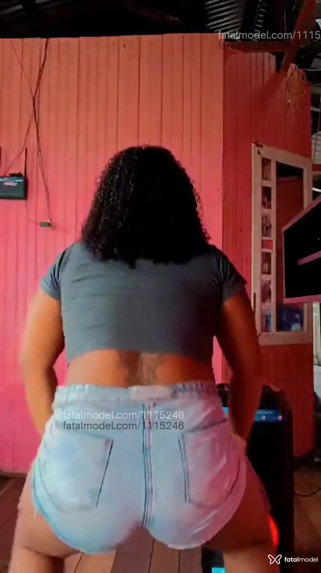 Acompanhante mulher trans com cabelo castanho de olhos castanhos em Tarauacá - Allanys Maia
