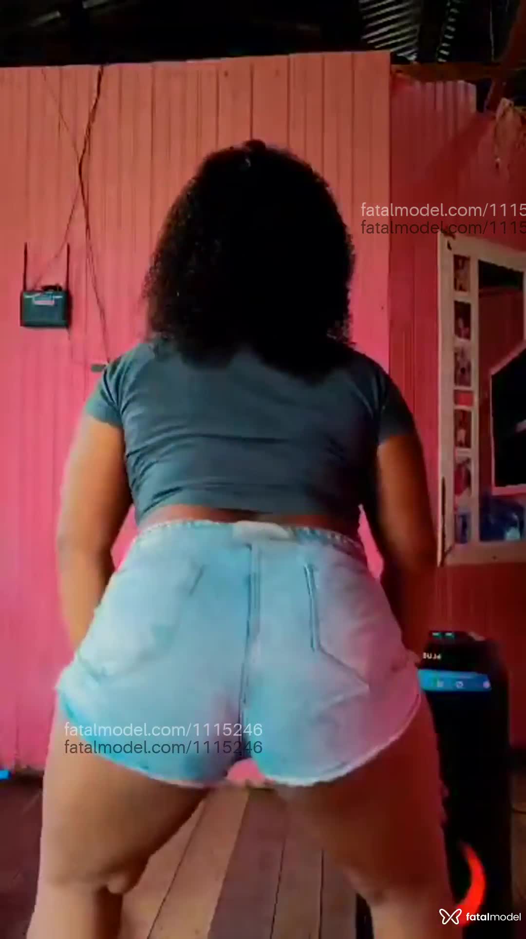 Acompanhante mulher trans com cabelo castanho de olhos castanhos em Tarauacá - Allanys Maia