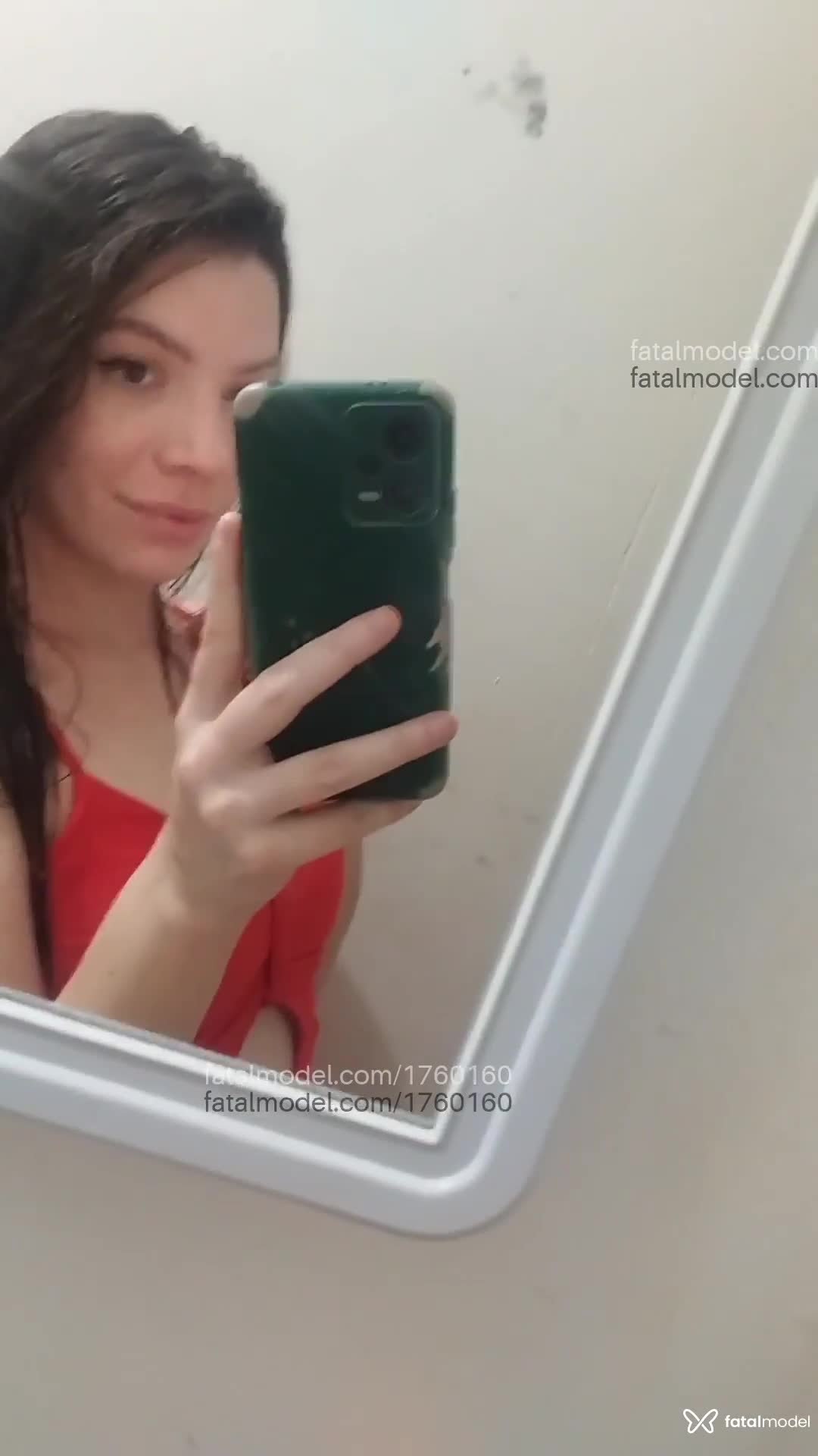 Acompanhante mulher com cabelo castanho de olhos verdes em Florianópolis - Luiza