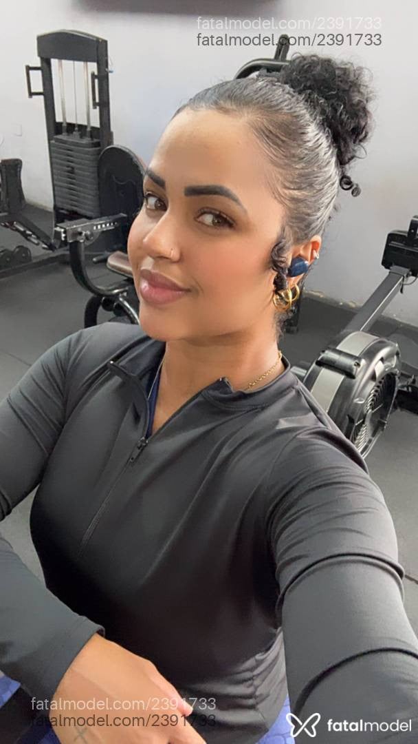 Acompanhante mulher morena (o) de olhos mel - Bárbara