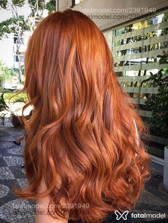 Acompanhante mulher ruiva (o) de olhos pretos - Tiana