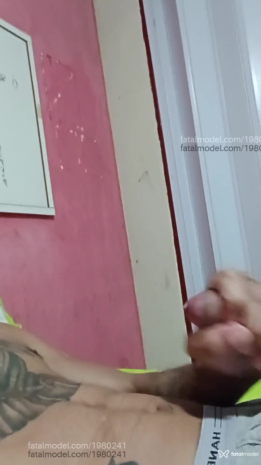 Acompanhante homem morena (o) de olhos pretos em Cariacica Acompanhante homem morena (o) de olhos pretos em Cariacica - Tatuadota