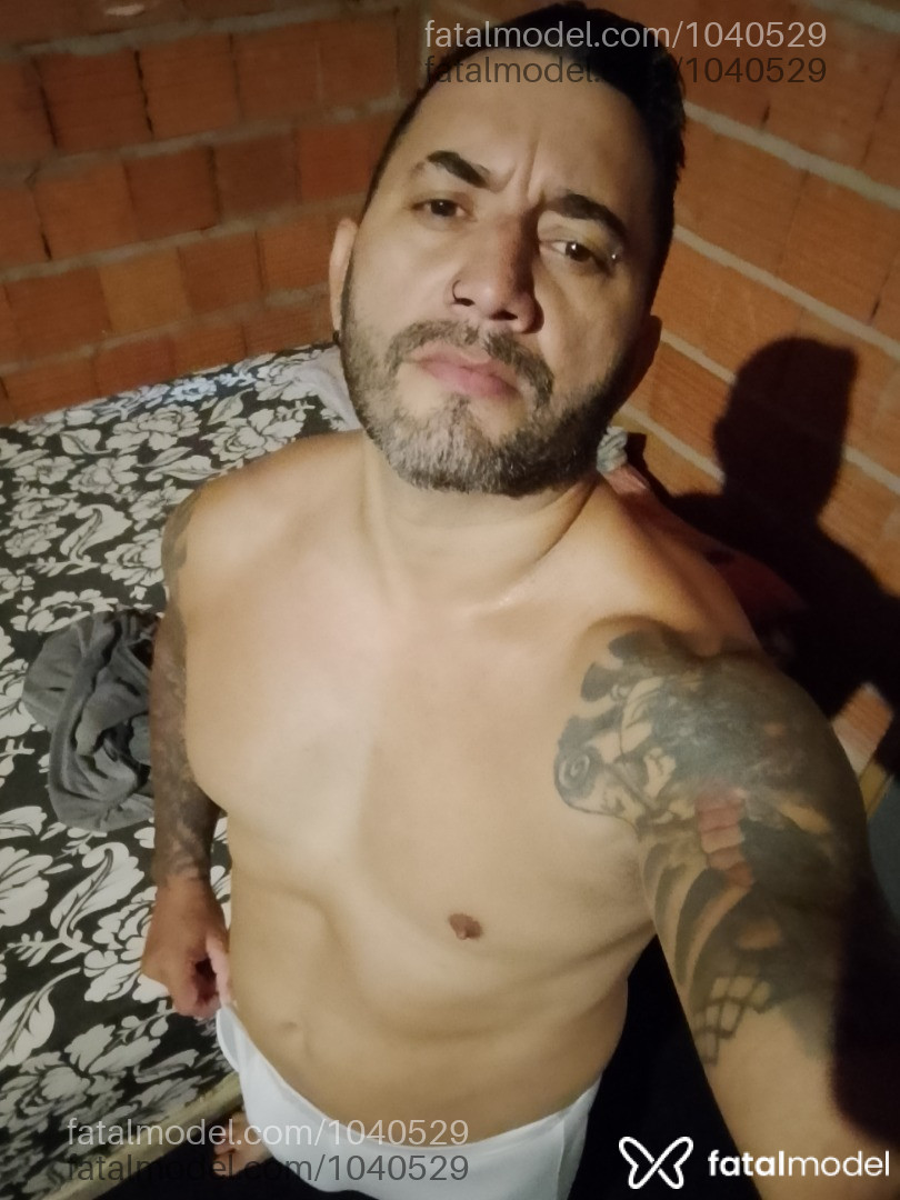 Acompanhante homem com cabelo castanho de olhos castanhos - Anjinhogato Acompanhante homem com cabelo castanho de olhos castanhos - Anjinhogato