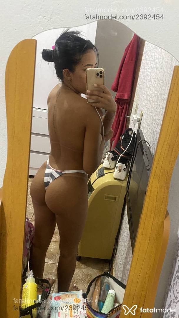 Acompanhante mulher morena (o) de olhos pretos - Paola