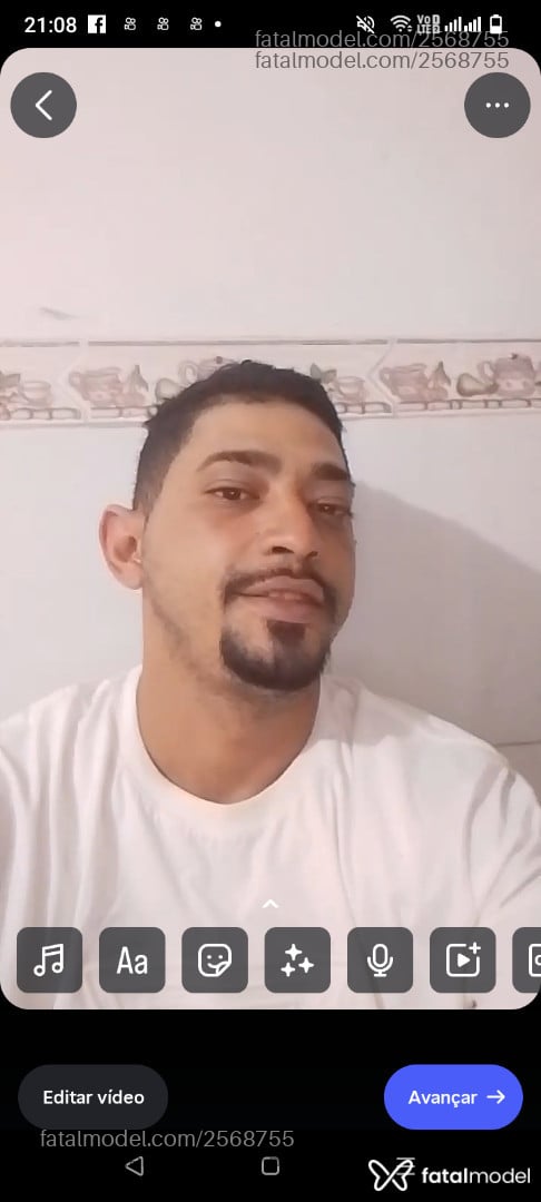Acompanhante homem com cabelo castanho de olhos castanhos - Rachii Acompanhante homem com cabelo castanho de olhos castanhos - Rachii