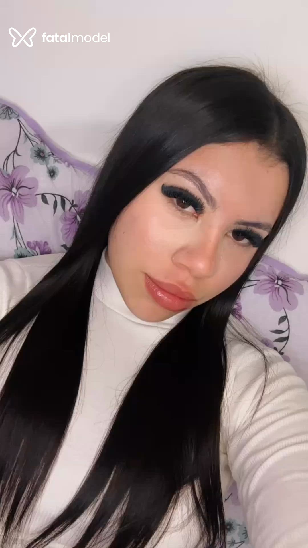 Acompanhante mulher com cabelo castanho de olhos castanhos - Mikaela Acompanhante mulher com cabelo castanho de olhos castanhos - Mikaela