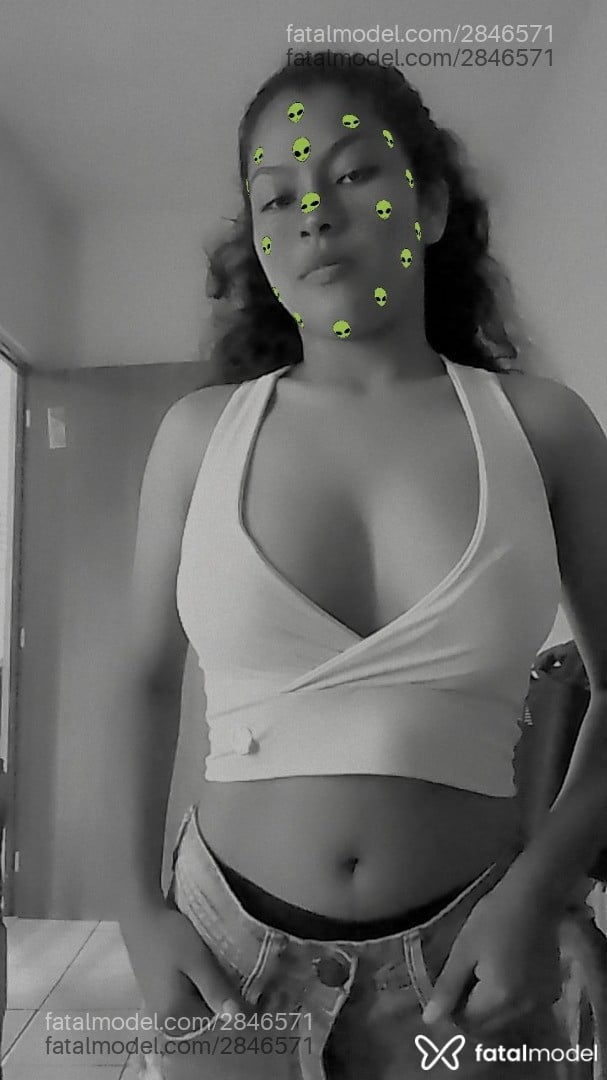 Acompanhante mulher morena (o) de olhos pretos - Adelayd Acompanhante mulher morena (o) de olhos pretos - Adelayd